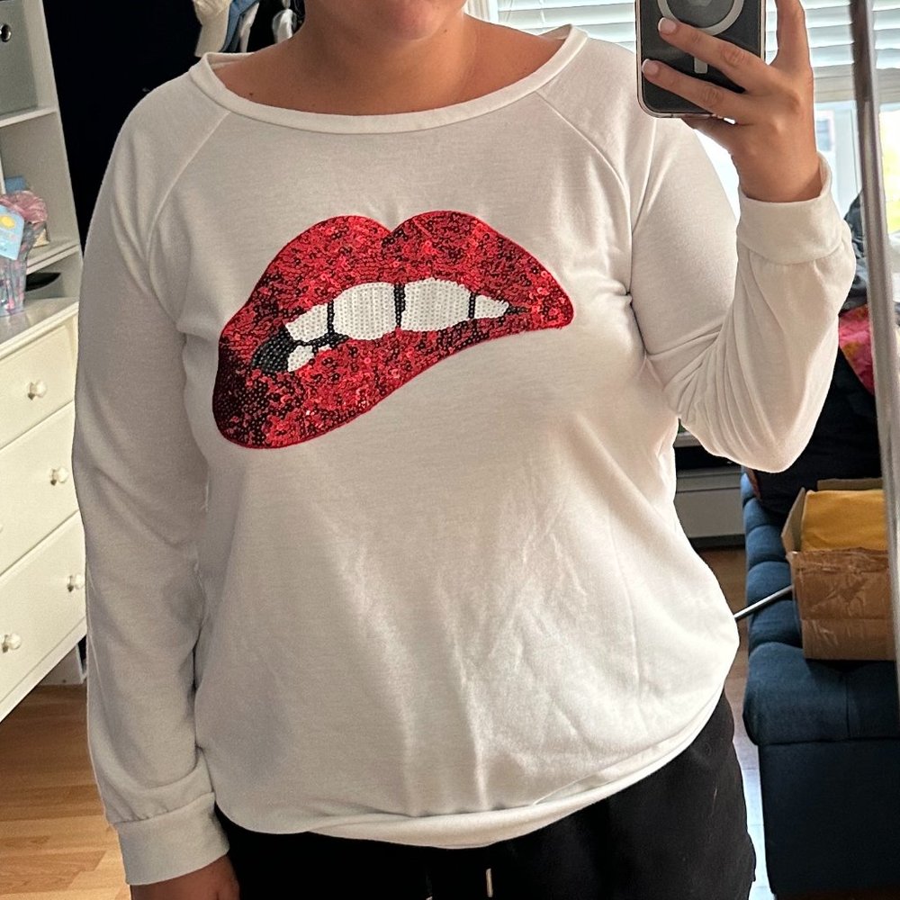 White bitten lip long sleeve sequin top